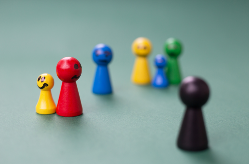 Kegelfiguren in einer Systemaufstellung.